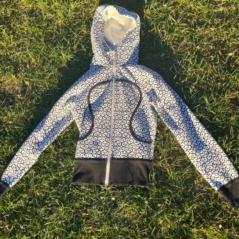 RARE Lululemon Scuba | Full Zip | Black White Heart | Size 6 | EUC